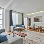 69 - Authentic Parisian Apartamento