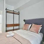 69 - Authentic Parisian Apartamento