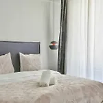 69 - Authentic Parisian Apartamento *