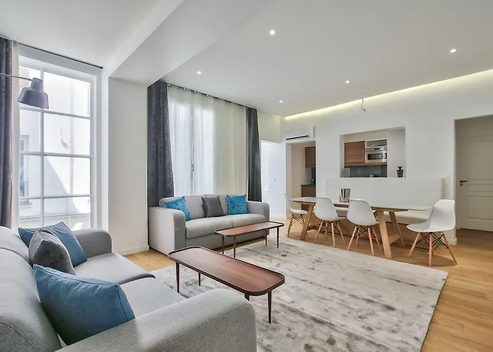 69 - Authentic Parisian Daire