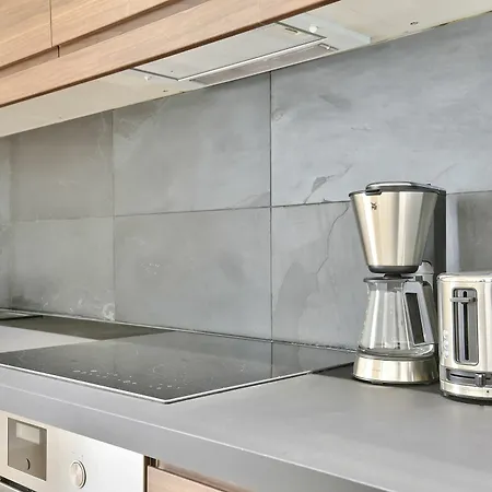 69 - Authentic Parisian アパート